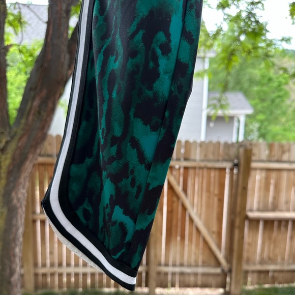 Pam & Gela Ocelot Curved Hem leggings tights green black size medium - Picture 6 of 16